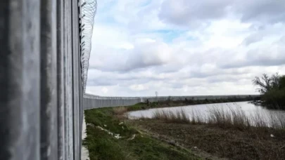 Yunanistan'dan Türkiye sınırına 100 metrelik geçici çit kurma kararı