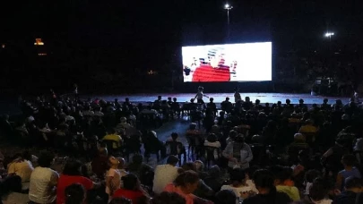 Açık havada sinema keyfi başladı