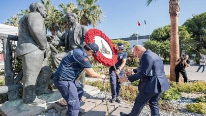 Başkan Soyer’den Ata’ya ve İnönü’ye saygı çelengi