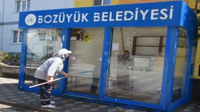 Bilecik Bozüyük’te duraklara kapsamlı temizlik