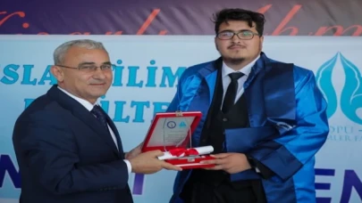 Dumlupınar mezunlarına ’Işık’ oldu