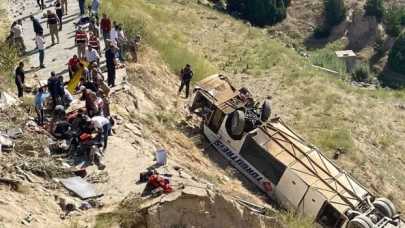 Kars Sarıkamış'ta yolcu otobüsü viyadükten uçtu: Ölü ve yaralılar var