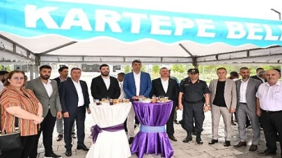 Kartepeliler kent meydanında bayramlaştı