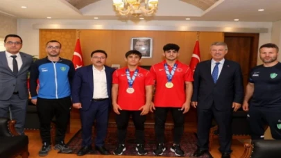 Kayseri Valisi şampiyonları ağırladı