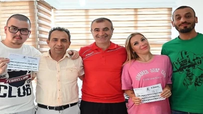 Kemer Belediyesi’nden sporculara ulaşım desteği