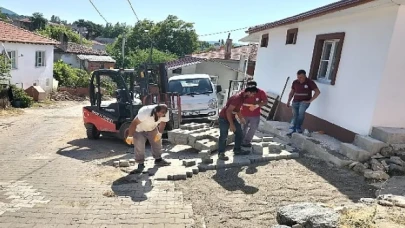 Kırsalda sokaklar parke taş ile örülüyor