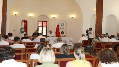 Mudanya Belediyesi’nin temmuz ayı olağan meclis toplantısı Tirilye Kültür Merkezi’nde gerçekleştirildi.