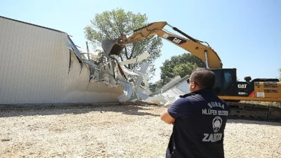 Nilüfer’de iki kaçak yapı daha yıkıldı