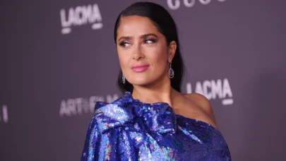 Salma Hayek bikinisini giydi