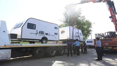 Antalya Konyaaltı Sahili’nde Karavanlar tahliye ediliyor