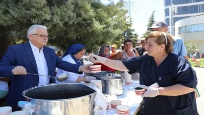 Burhaniye Belediyesi’nden Geleneksel Aşure Hayrı