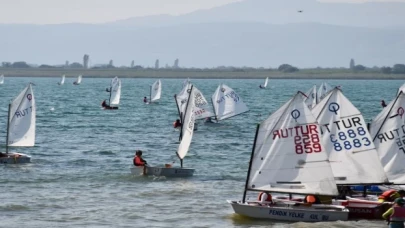 Bursa İznik Gölü’nde heyecan dolu yarış