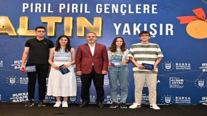 Bursa’da başarılı gençlere ’altın’ ödül