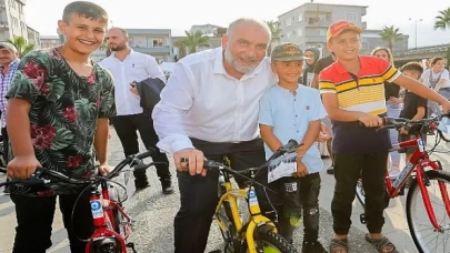 Canik’te Çocuklar Hediyelerine Kavuşuyor