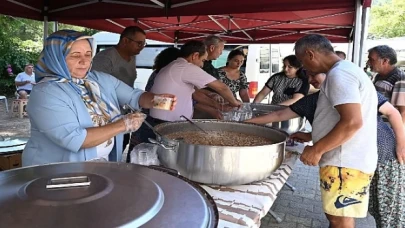 Çıralı Mahallesi’nde vatandaşlara aşure ikramı