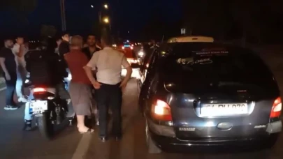 Şehir magandaları hastane yolunu trafiğe kapatarak asker eğlencesi düzenlediler!