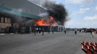 Kocaeli'de Migros deposunda yangın çıktı