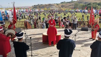 Konya Büyükşehir Malazgirt Zaferi’nin 952. Yıl Dönümü Coşkusuna Eşlik Ediyor