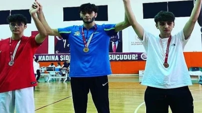 Seferihisar Belediye sporcuları taekwondo arenasında parlıyor