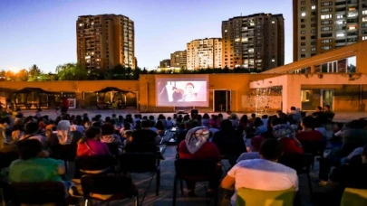 Sıcaktan bunalanlara açık hava sinema keyfi