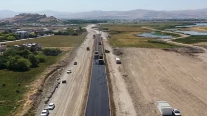 Van Sahil Yolu’nda Asfalt Çalışmaları Başladı