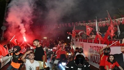 Yenişehir Belediyesi zaferin coşkusunu sokaklara taşıdı