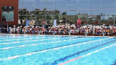 750 Öğrenci Aydın Büyükşehir Belediyesi’nden yüzme sertifikalarını aldı