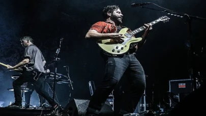 &apos;PSM Loves Summer by %100 Müzik’ ikinci yılını Foals ile tamamladı!