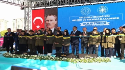 Bakan Tekin Konya’da eğitim ve spor tesisleri açılışları yaptı