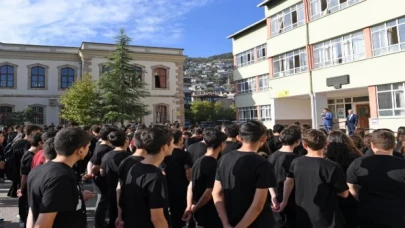 Başkan Dündar, Bursa Erkek Lisesi öğrencileriyle buluştu