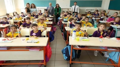 Başkan Erdem’den miniklere ilk gün sürprizi