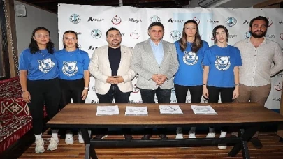 Başkan Serkan Acar, Aliağa’nın Profesyonel Kadın Voleybolcularıyla Bir Araya Geldi