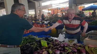 Başkan Topaloğlu’ndan pazar esnafını ziyaret