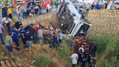 Bodrum'da işçi servisi dere yatağına düştü