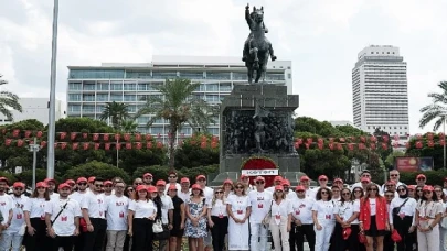 Cumhuriyetimizin 100.yılında, Koton Cumhuriyet Gönüllüleri İzmir’in Kurtuluşu’nun yıldönümünde İzmir’deydi!