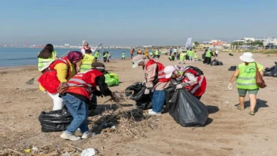 Dünya Temizlik Günü’nde sahilleri temizlediler