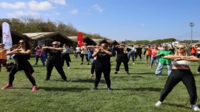 İzmitli kadınlar zumba ile eğlenerek spor yaptı