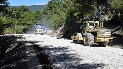 Kaş Yuvacık grup yolu asfaltlanıyor