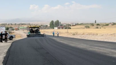 Kayseri Talas Belediyesi’nden Kamber’de asfalt çalışması