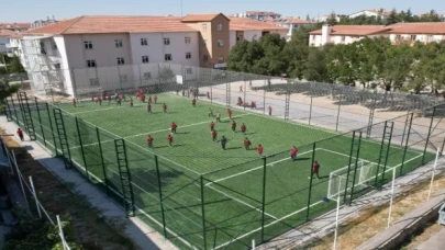 Konya Ereğli’de 8 okula halı saha kazandırıldı