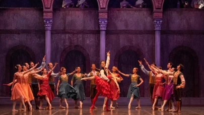 La Bayadere balesi Aspendos Opera ve Bale Festivali'nde sahneye konuldu