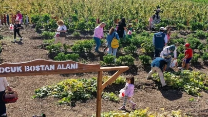 Minik eller hasatla buluştu