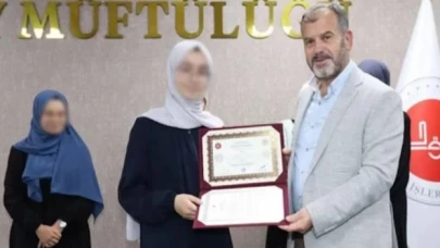 Müftülük tarafından paylaşılan fotoğrafta kadınların yüzleri buzlandı