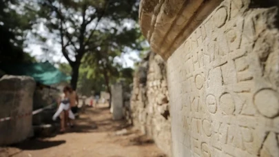 Phaselis Antik Kenti'ndeki ana caddenin tamamı gün yüzüne çıkarılıyor