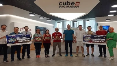 Teknopark İstanbul’un kuluçka merkezi Cube Incubation’un girişimcilerine TEKNOFEST Ankara’da ödül