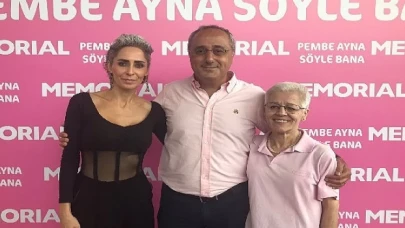 Ünlüler ve Kanser Kahramanları Meme Farkındalığı için “Pembe Ayna Söyle Bana” Dedi