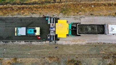 Van Büyükşehir’den Çaldıran’da beton yol çalışması