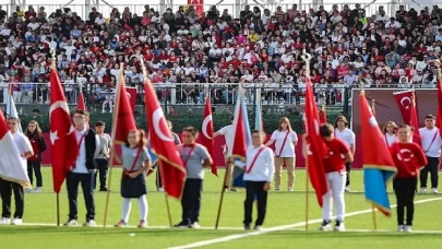 Aliağa Cumhuriyet İçin Atatürk Stadına Koştu