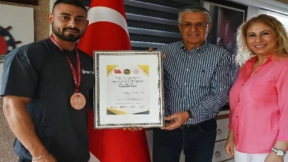 Başarısını Başkan Topaloğlu ile Paylaştı