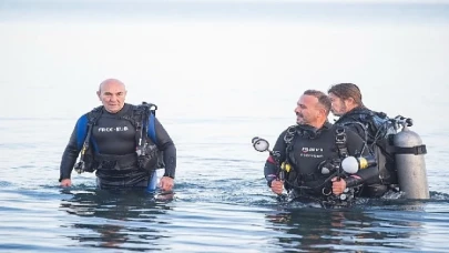 Başkan Soyer İzmir Körfezi’nde tüple dalış yaptı